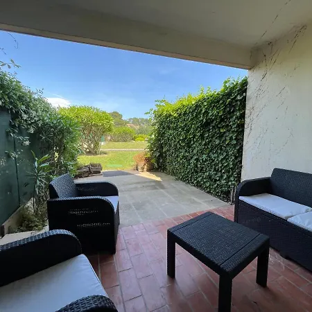 2 Pièces En Rez De Jardin Avec Parking Et Piscine