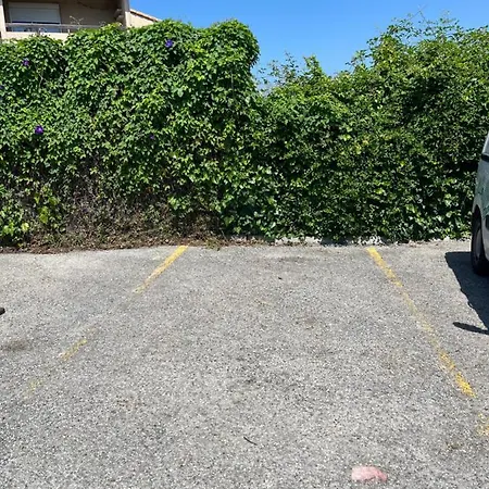 Appartamento 2 Pièces En Rez De Jardin Avec Parking Et Piscine
