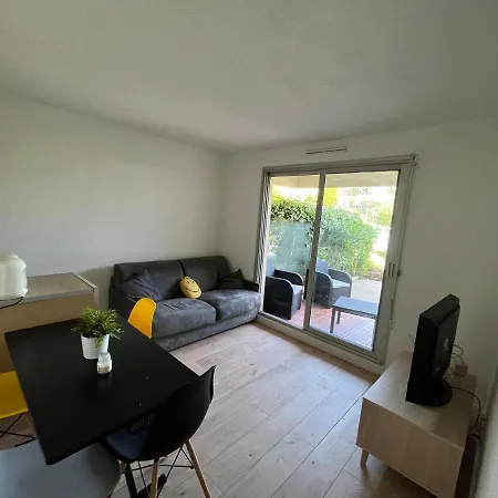 2 Pieces En Rez De Jardin Avec Parking Et Piscine * Villeneuve-Loubet